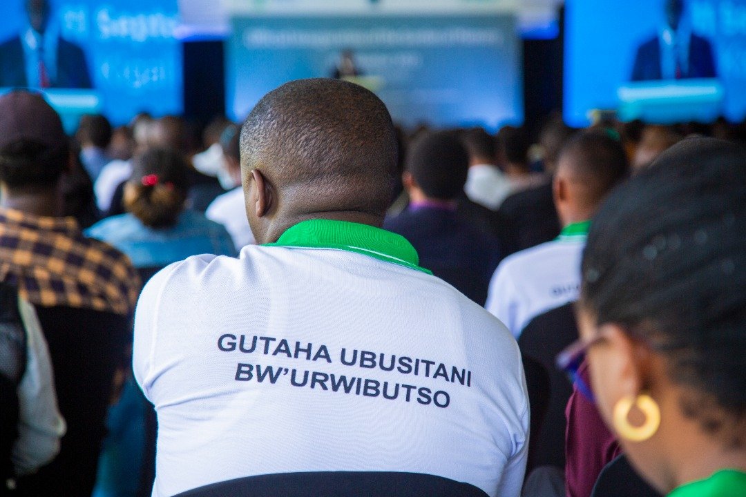 Umweneforongo's tweet photo. Abo atarabloka .
Mumumbarize Muti nimba atanubaha @HarianaVeras Ntanareba Nibyicaro byonyine kobyivugira!
Harya Akabanza yashakaga Kibagabaga yarakabonye?
Nuko rero Nimba hariana atari Umunyamwuga Ubutaha Muzatume #Bibio 😅 Agende Abahagararire neza .
Ibivuzo bya Byumba we https://t.co/9sol0yxgvN
