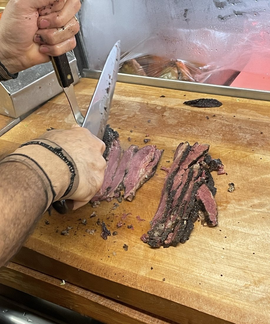 LaInaMinute's tweet photo. Absolutely - I go once every few months. 

Langer's is one of the great joys of living in L.A.  Their pastrami is incredible.

The park itself is quite beautiful w the lake, the history &amp; architecture + a statue of one of L.A.'s most important figures, Harrison Gray Otis. https://t.co/ITQO4WrSM2