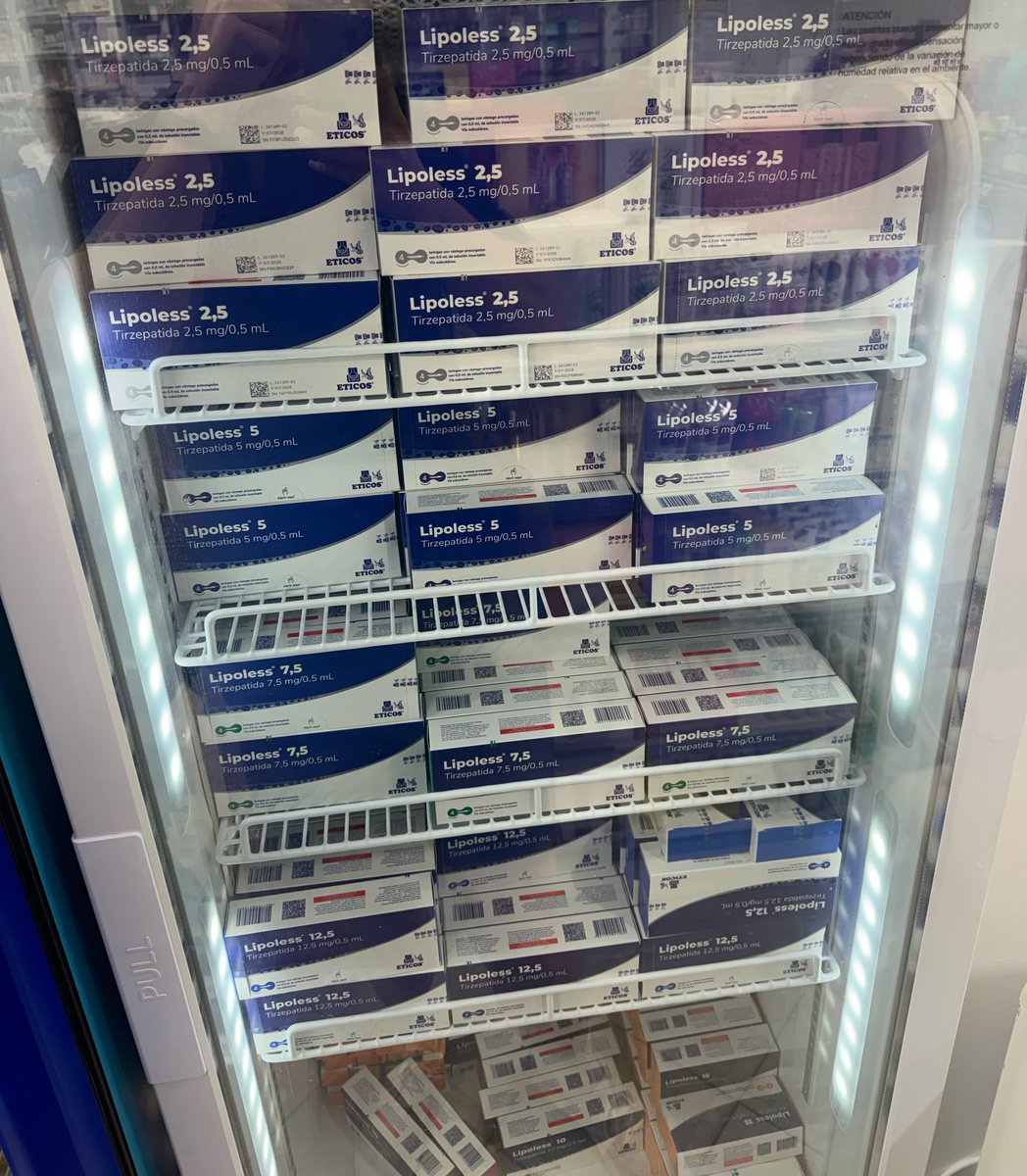 Geologo_Trader's tweet photo. Tirzepatide is literally a miracle peptide (beyond weight loss).

$1,000 and a script in the US 🇺🇸

$1,000 and a script in Argentina 🇦🇷

$50 in the Coca-Cola fridge of a pharmacy in Paraguay 🇵🇾 https://t.co/mMCuFnXm49