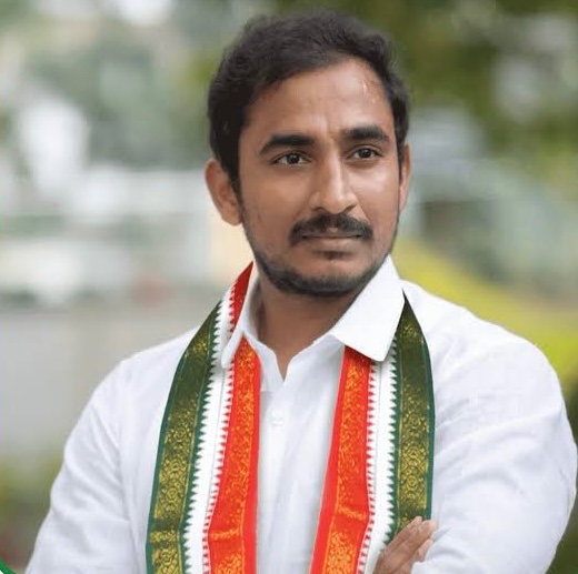 VijaySaathaa's tweet photo. Congress Graduates’ MLC Candidates

Mahabubnagar–Ranga Reddy–Hyderabad: Sama Rammohan Reddy

Nalgonda–Khammam–Warangal: Ramreddy Sarvotham Reddy https://t.co/UMEUx0b2Dn