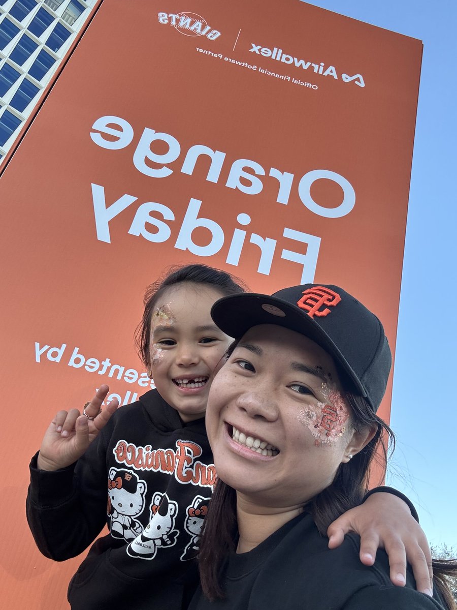 shiyingjo's tweet photo. ⚾️ Sold-out Dodgers vs. Giants game + an @Airwallex tailgate = a pretty great #OrangeFriday!

Had the best time bringing my favorite little baseball buddy along for some food, fun, and a packed Oracle Park. 🧡⚾️

Definitely one of those work perks you get to enjoy with family! https://t.co/Xae8VwdufR