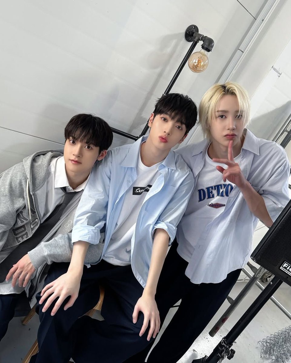 skatersangg's tweet photo. xikers subunit names

sewoojungsik: 🏅
se(eun) (hyun)woo jung(hoon) (jin)sik

park junmin: 🆕
park (hunter) (yu)jun (jun)min https://t.co/7uAZrgqITc