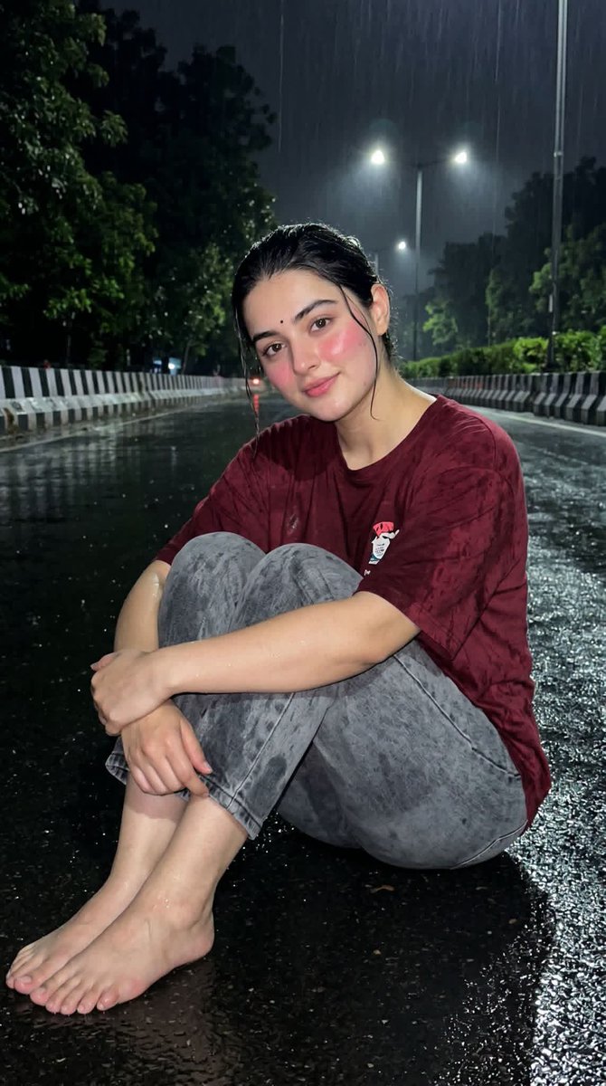 AiraaRawat's tweet photo. Good night 🌉💤 https://t.co/s9pCMkSSeQ