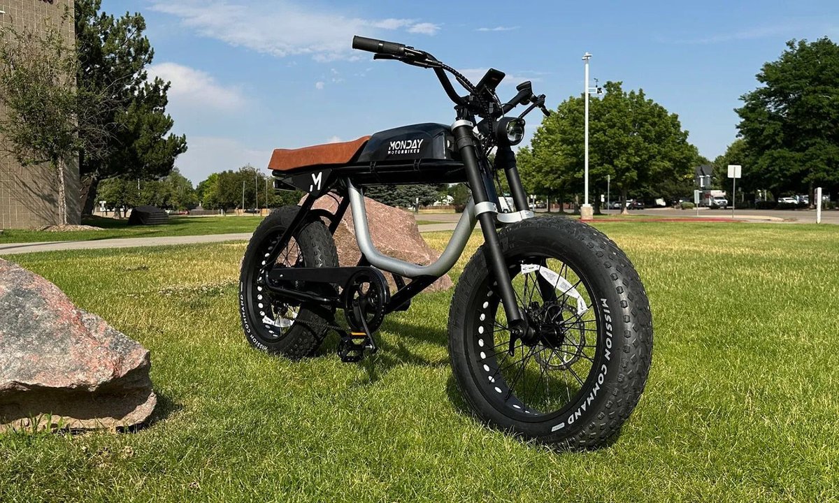 JodieVanoni's tweet photo. Start the week in style with a Monday Motorbikes e-bike. These fat-tire electric motorcycles combine rugged performance with sleek design for urban adventures. Call (816) 656-6156 to learn more. https://t.co/vn4ScodKgt