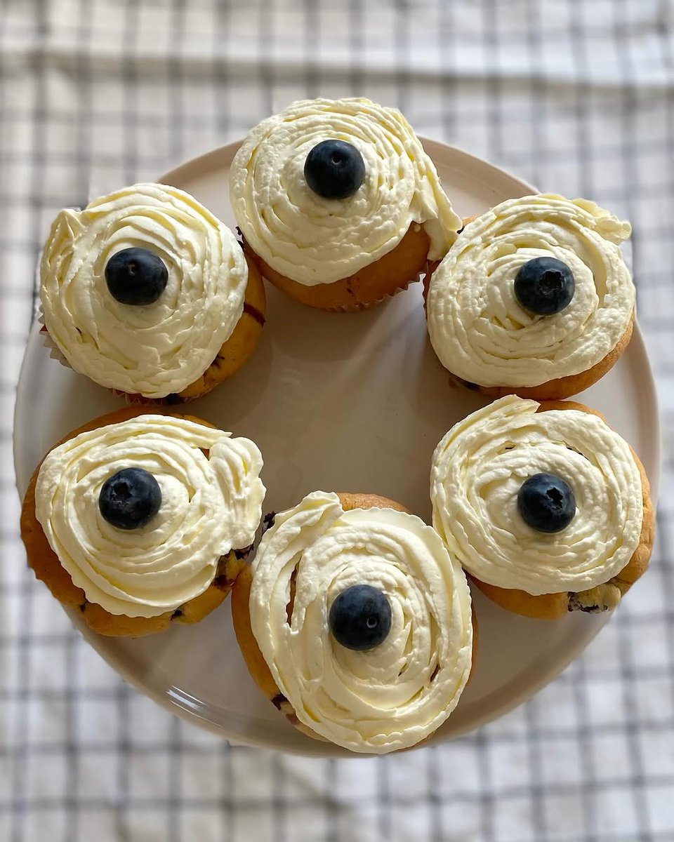 JoeannProvent's tweet photo. Hi 🤍

Up and at ’em this morning—I had lots planned. First, I baked blueberry muffins, then prepared Knöpfle for lunch because my boys were coming over again after a long time. In the afternoon, I enjoyed the muffins with tea on the terrace. https://t.co/3AYusDSluu