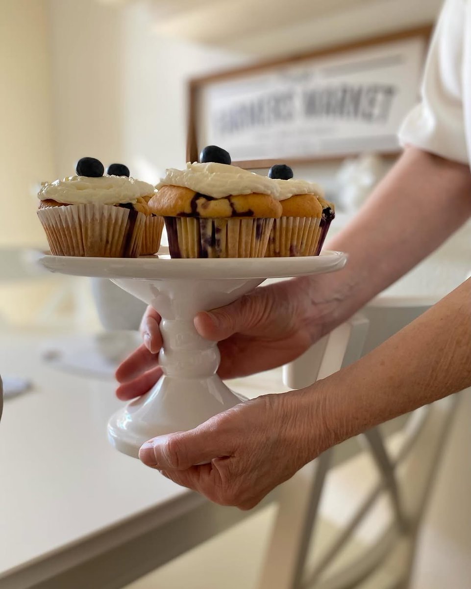 JoeannProvent's tweet photo. Hi 🤍

Up and at ’em this morning—I had lots planned. First, I baked blueberry muffins, then prepared Knöpfle for lunch because my boys were coming over again after a long time. In the afternoon, I enjoyed the muffins with tea on the terrace. https://t.co/3AYusDSluu