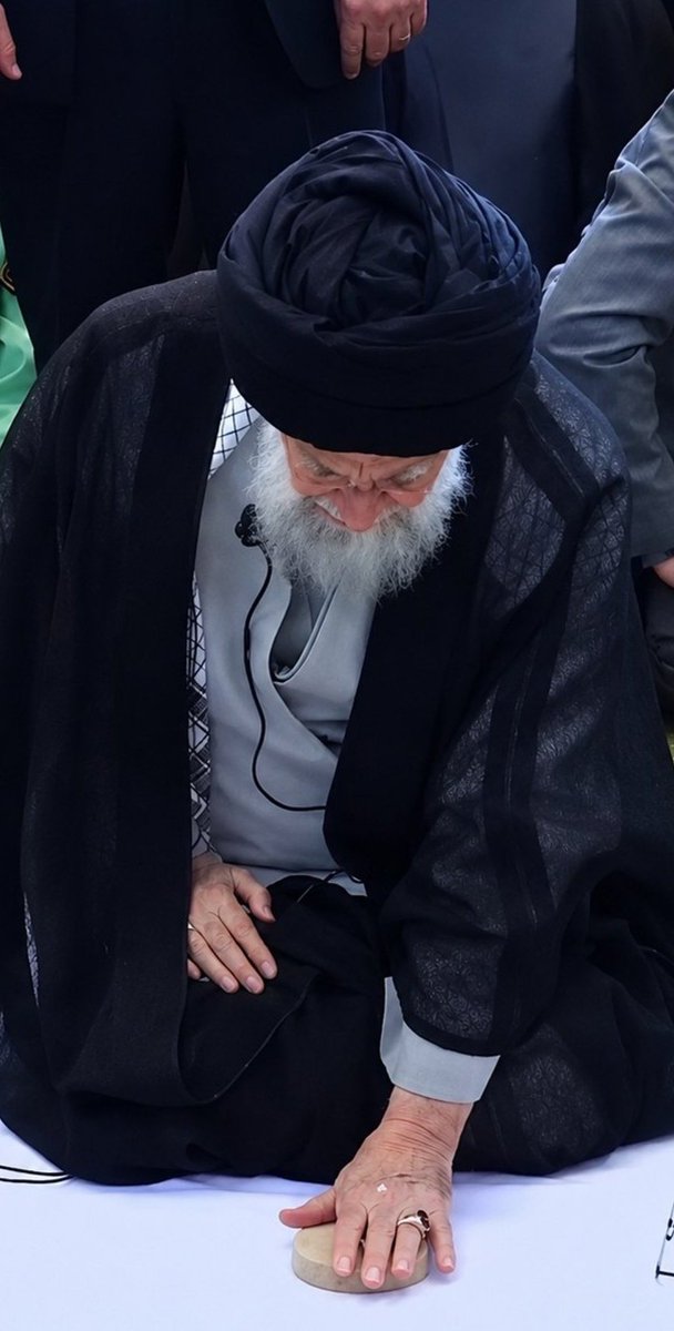 harandi1367's tweet photo. رحمت و رضوان الهی بر روح بزرگ مردی که پیامبر نبود
ولی داغ پیروزی را به دل فرعون زمان گذاشت!

سلام ما برگشتیم🤚 https://t.co/0GkvaaZPSP