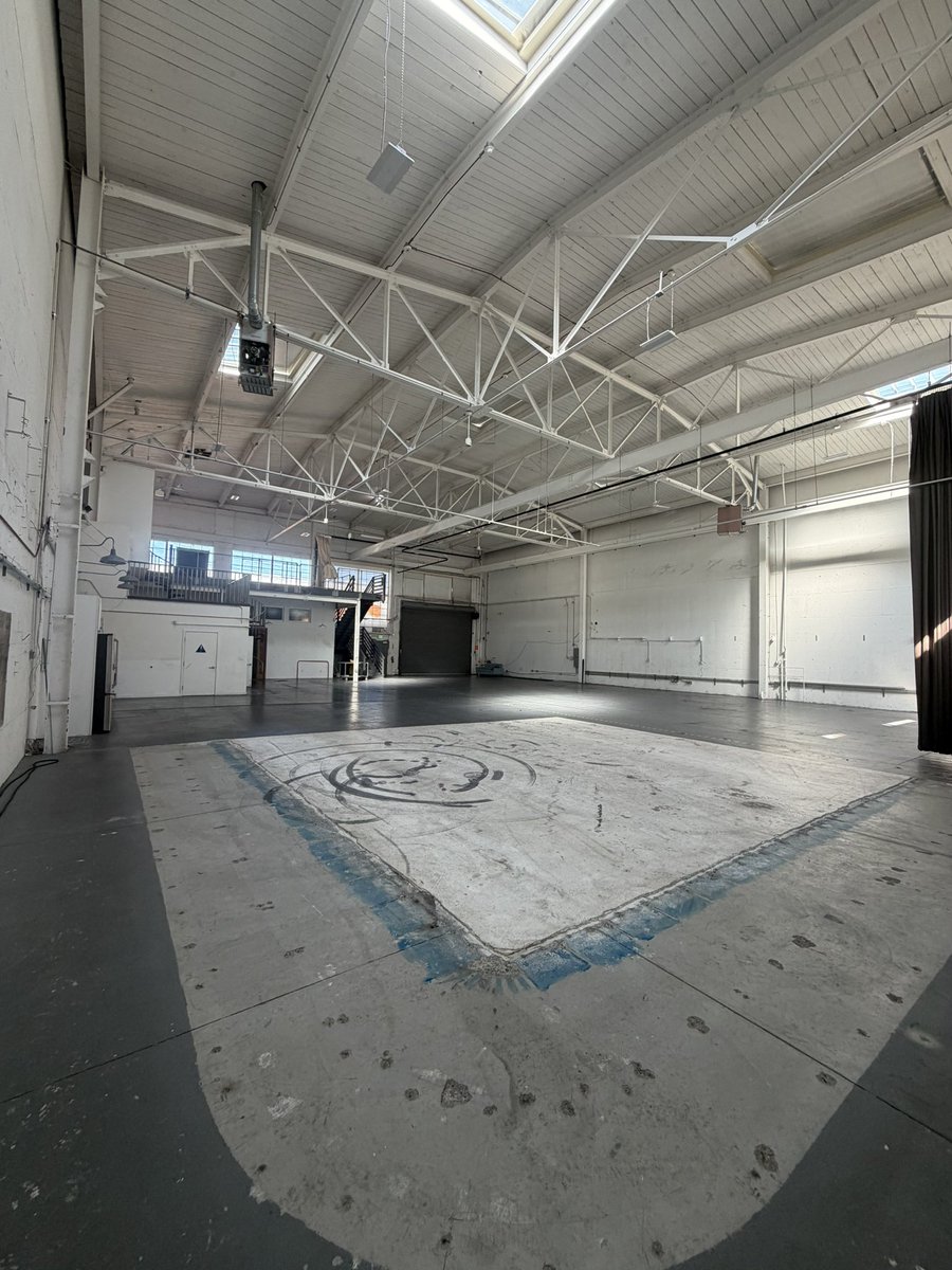 stash_pomichter's tweet photo. Just got the keys to our new robotics warehouse(s) right in Dogpatch

Will be giving free office space to 15 amazing companies reply here + DM if you or someone you know wants to join! https://t.co/rr6haS4tA2