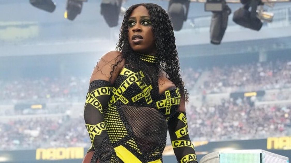 SuplexInsider's tweet photo. i lowkey don’t want Naomi anywhere near the bloodline.

 i want her to win that title back. https://t.co/xgUC4qFUUO