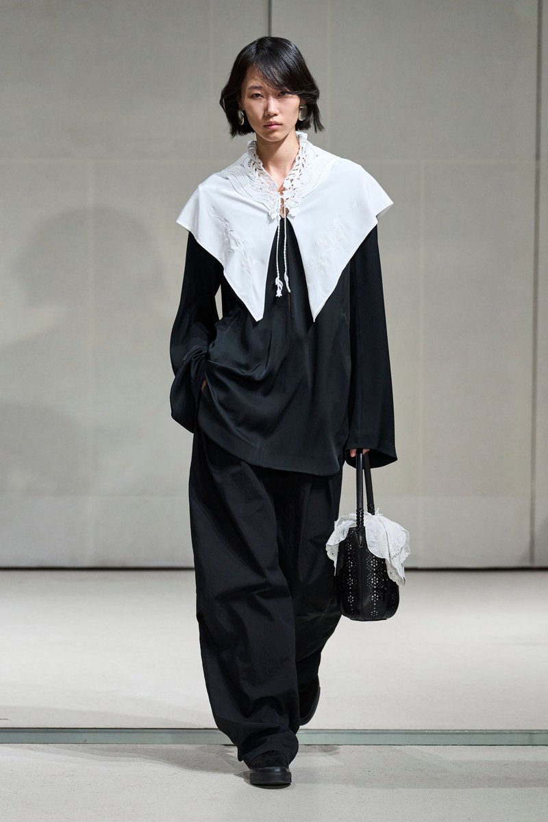 _venus_marie's tweet photo. mame kurogouchi s/s 2027 https://t.co/ZgAneCBUAx