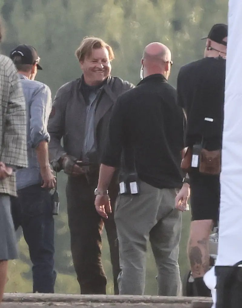 OsquiGeek's tweet photo. ¡AVENTURERO HIPERSONICO 🧑🏻🕶️🏎️💨🔍⚰️🏜️!
Desde el set de #TheMummy4 nos han llegado estas nuevas imágenes de #BrendanFraser como #RickOConnell conduciendo un impresionante auto-cohete en una #basemilitar en #Suffolk, #Inglaterra. https://t.co/bqvIv4hNNI