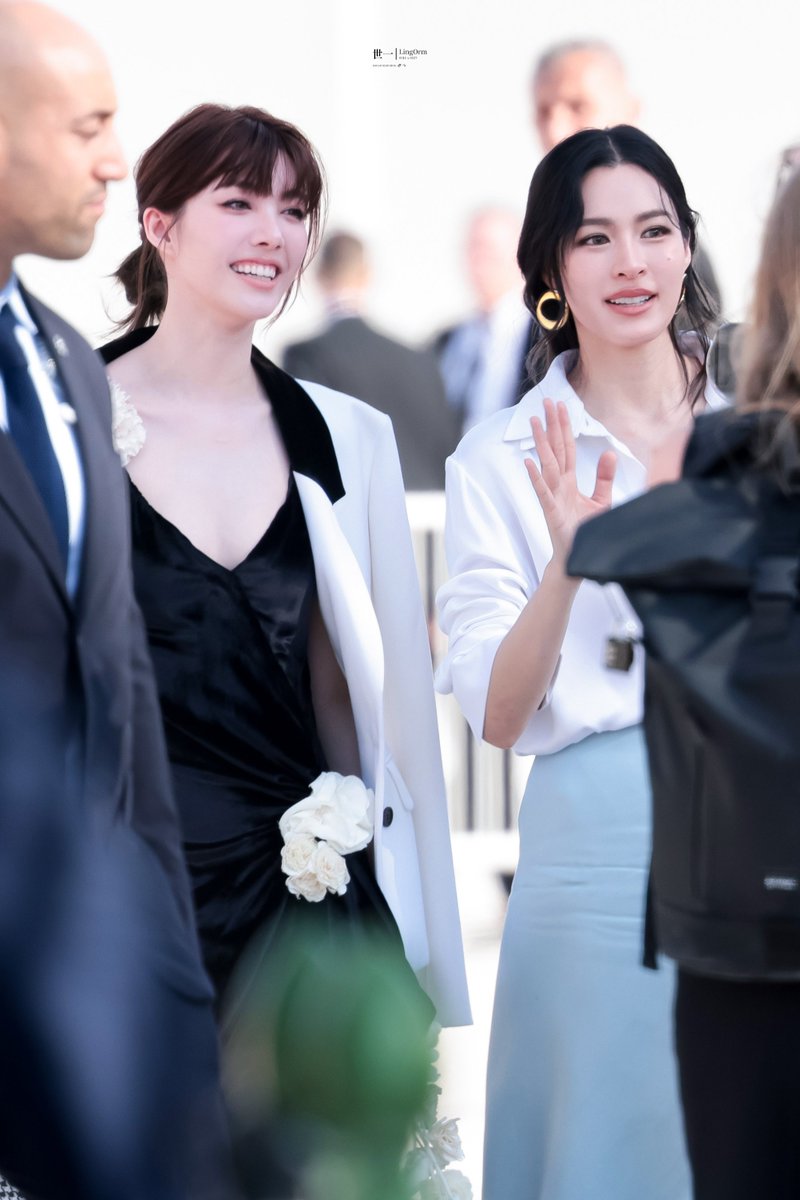 lo_w1_hk's tweet photo. 💜
𝟐𝟔𝟎𝟗𝟐𝟗

LINGORM BA DIOR AT PFW
#DiorSummer27xLingOrm
#LinglingKwong #OrmKornnaphat 
#LingOrm #Dior #DiorSummer27 #PFW https://t.co/bYIrSI4Llm