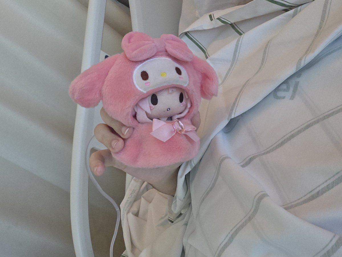 nicewhen's tweet photo. i am alive. top surgery's Over https://t.co/hkU9EXw1QV