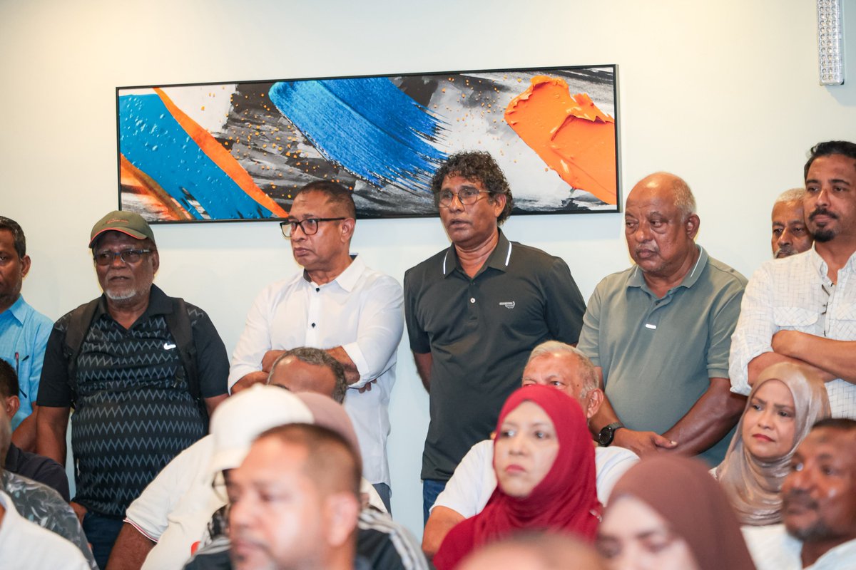Mohamedfaisalv's tweet photo. Dhivehin ge ummeedhu thakah mi adhu mi vanee kolhufain jahaafa iraadha kureh viyaam alhugandu thibey fuluhunge ummeedhu thakuga kula jassaa dheynan. @abdulla_shahid @aabaareh #FudhutheriDivehiRaajje https://t.co/J9rLHYy8j7