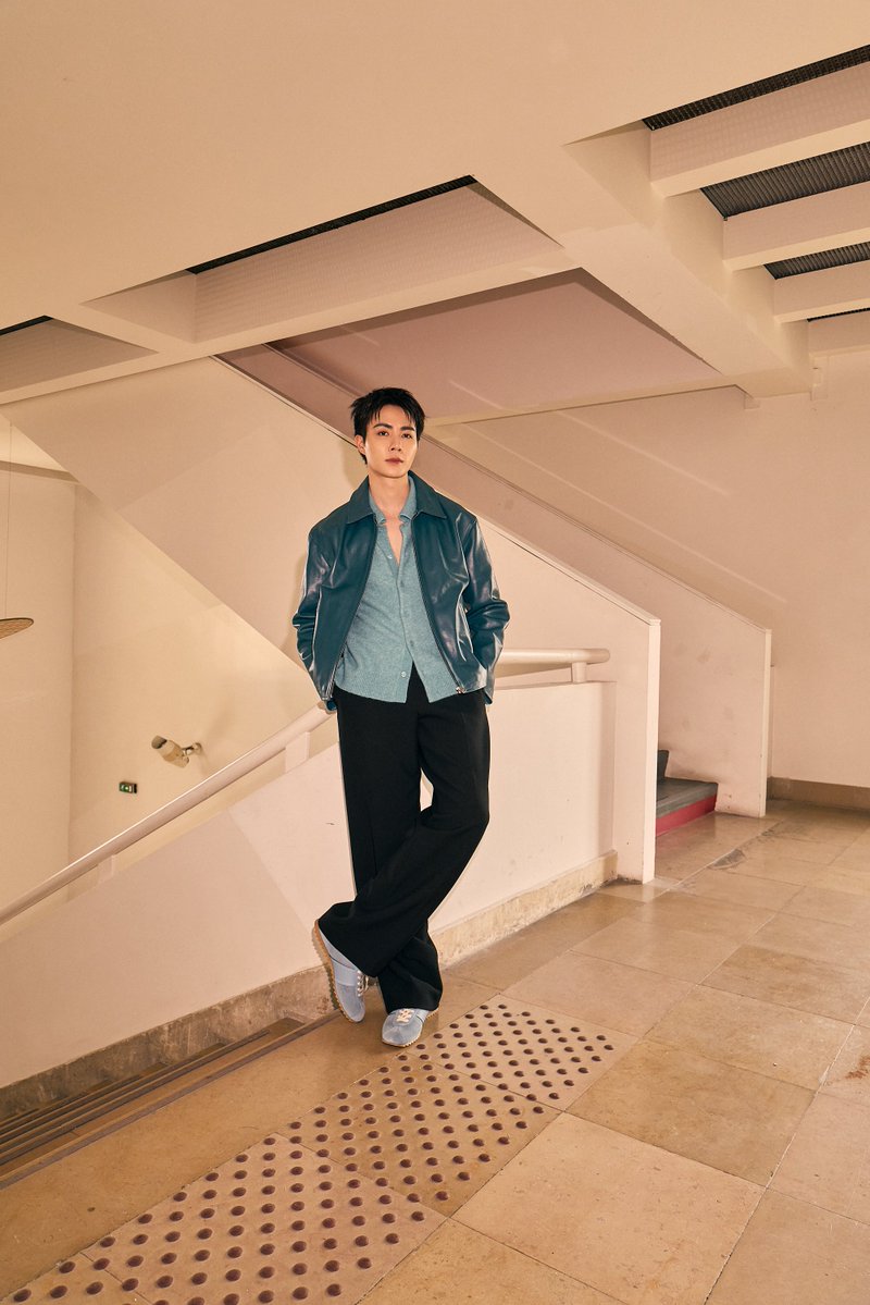 DomundiTV's tweet photo. SANDRO, THROUGH THE MOMENTS ✨

From exploring the presentation to taking in its distinctive surroundings, Zee Pruk @zee_pruk experiences SANDRO’s SS 2027 collection during Paris Fashion Week.

ZEE PRUK PFW 2027
#SANDROxZEEPRUK
#Sandro #SandroParis
#ZeePruk https://t.co/741vSCp7nt