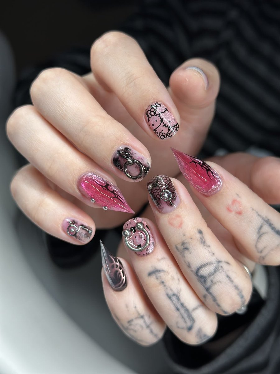 benzopilka44866's tweet photo. how pinterest sees u!

~ character
~ plushie
~ nails
~ quote https://t.co/uLb8F39Y35