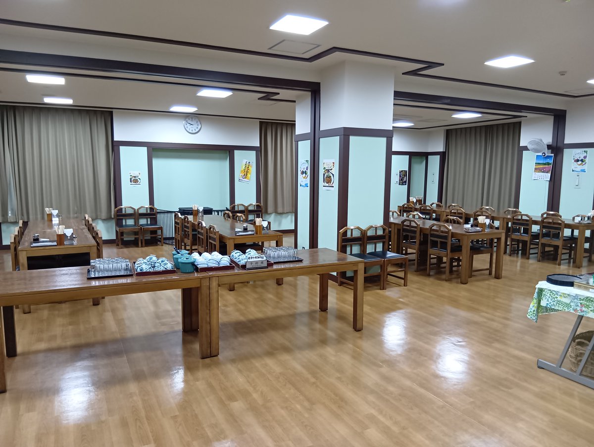 yamanamiso's tweet photo. #生坂村営やまなみ荘
北海道標津町の2校の中学校、標津中と川北中が修学旅行で生坂村に来てくださいました。そのうち標津中のみなさんは9/29､30とやまなみ荘に宿泊されます。朝食は39名様のご用意となります。たくさん召し上がってください。 https://t.co/Bn753qYvlQ
