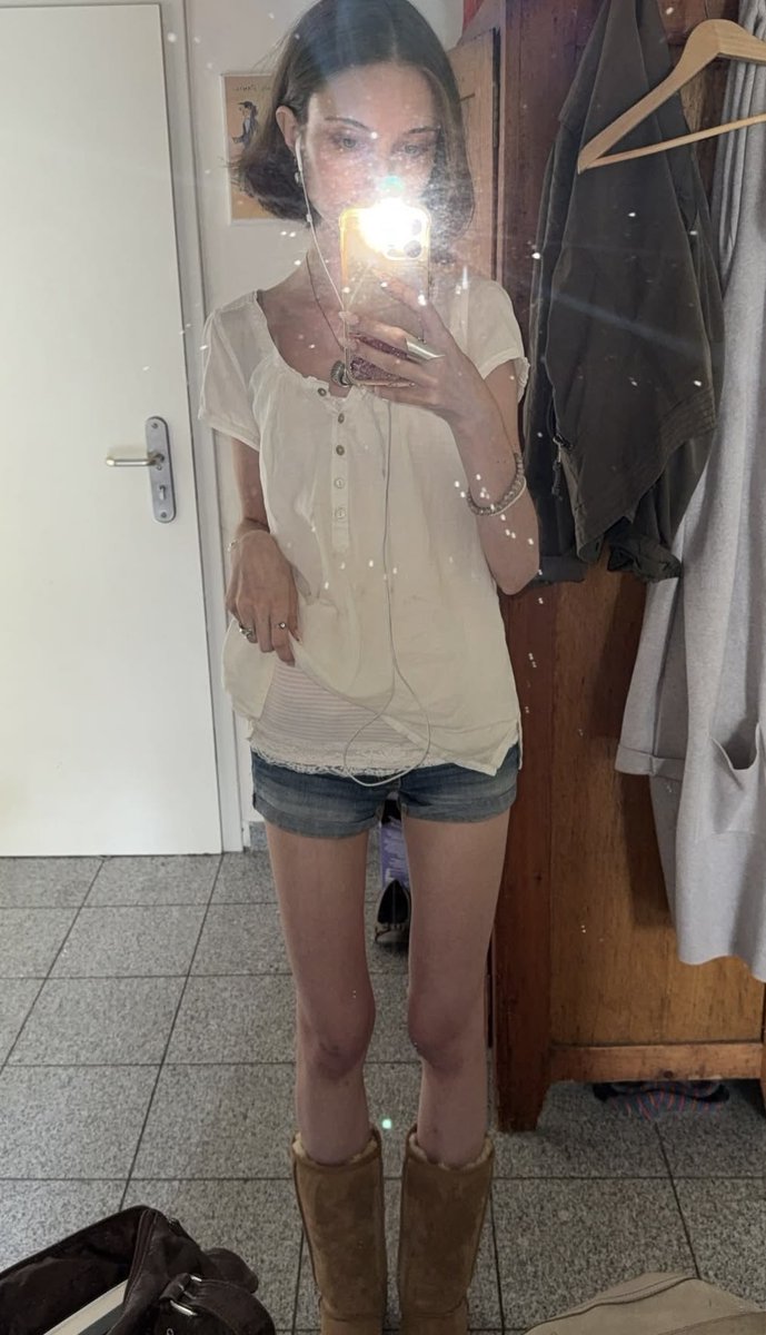 salvirubes's tweet photo. They’re literally perfect, imagine your knees touching but still having a thigh gap oml https://t.co/5V1uDMS6ik