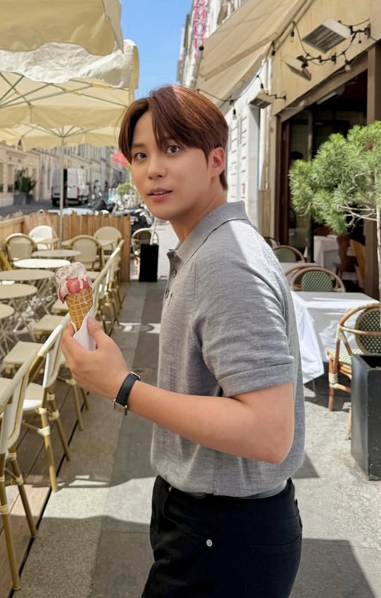 Jjongielover_00's tweet photo. This bf look... I'm literally melting 🫠🫠 https://t.co/cpa6SO2KbG