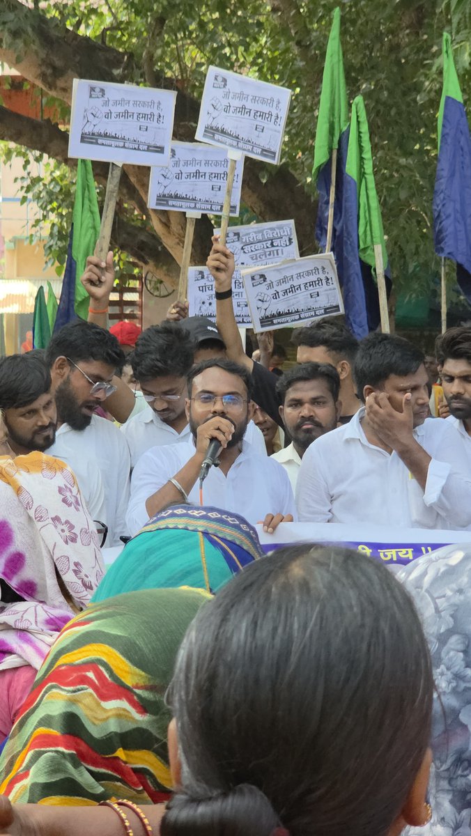 ManojbhartiSSD_'s tweet photo. आज दिनांक 29-09-2026 को समतामूलक संग्राम दल जिला इकाई रोहतास के द्वारा भूमिहीनों के अधिकारों के लिए चेनारी अंचल कार्यालय का घेराव किया गया। https://t.co/kTTU05JBSU