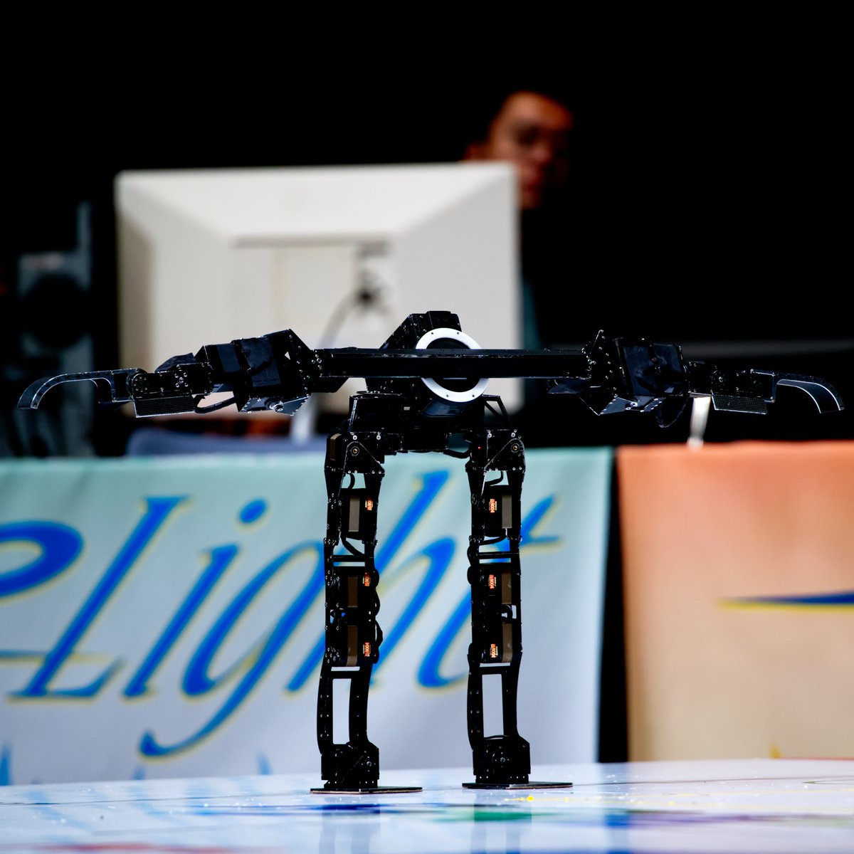 burio_temporary's tweet photo. 立ち姿
#ROBOONE
#robot https://t.co/NvJLCCgKz4