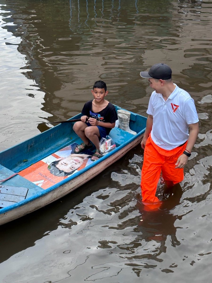 BankSuphanatMin's tweet photo. เรือนี้แปลกๆนะ😃 https://t.co/wySO9nOfoK