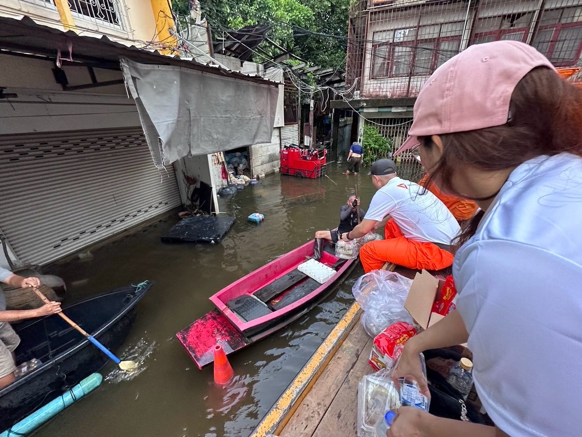 BankSuphanatMin's tweet photo. เรือนี้แปลกๆนะ😃 https://t.co/wySO9nOfoK