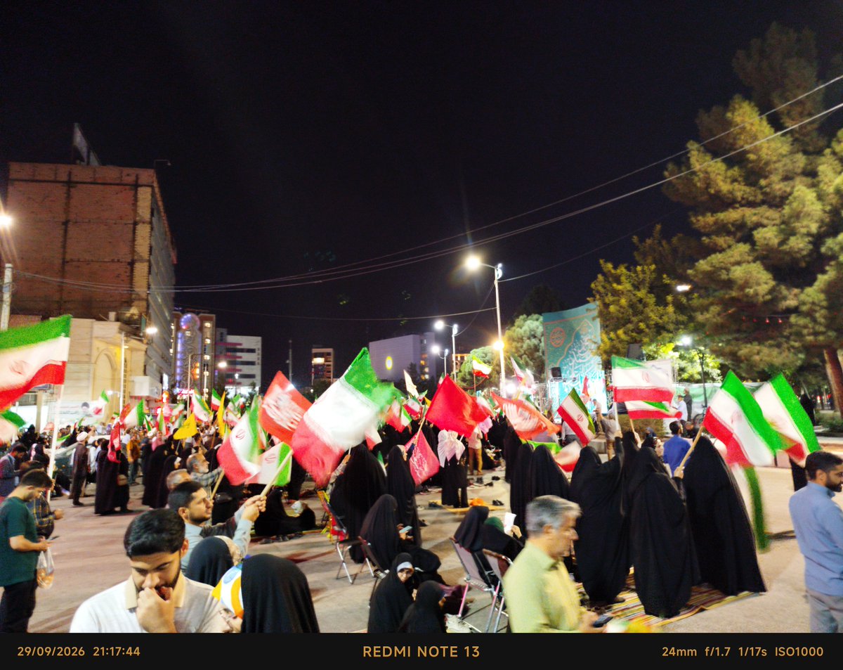 wwmohammadww's tweet photo. آقای مسئول
این مردمی که میبینی بعد از هفت ماه بدون یک ذره خستگی هنوز کف میدان هستند 
یکی از نگاه هایشان به شماست تا وضعیت اقتصادیشان را بهبود ببخشی
مبادا که دریغ کنی که مدیون این مردم و رهبر شهید ایرانی 
#با_مردم
#رونق_اقتصادی https://t.co/ycpbt8mXrI