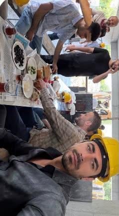 monanotlisaa's tweet photo. Kahan office mein biwi ke sath lahmacun aur kahan mazdoori krke sukhi roti aur chai 
#arafta #atesinhismazdoorera https://t.co/9tqXdpXIpG