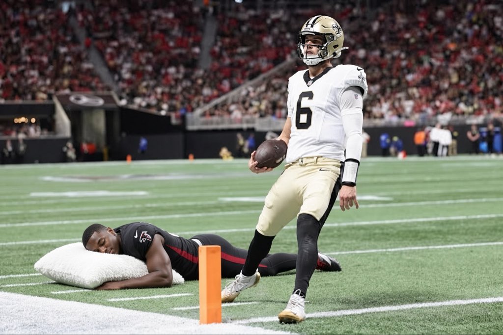 Terranc71785436's tweet photo. Get yall ass up! It’s hate week 🖕🏾 the Falcons https://t.co/f8Un8H5r9t