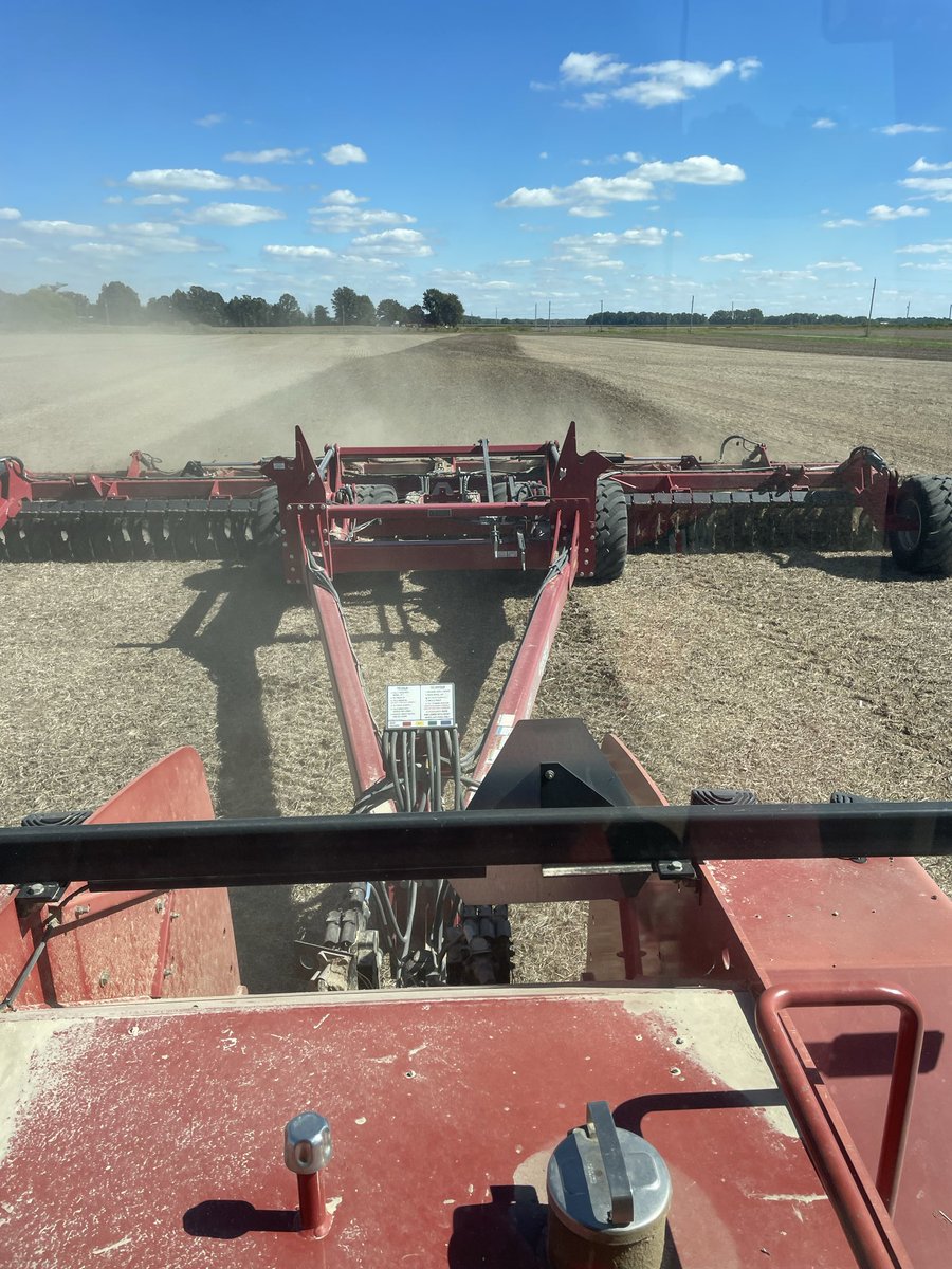 1Beagledog's tweet photo. Working ground for wheat planting https://t.co/7exxlVf880