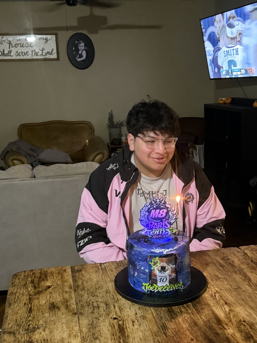 BendeckDaisy's tweet photo. That’s how we celebrated @JoeDeceives  
We love you and pray God’s blessing over your life for many years to come 🫶🏻🫶🏻🫶🏻 https://t.co/YwxO5UCoJs