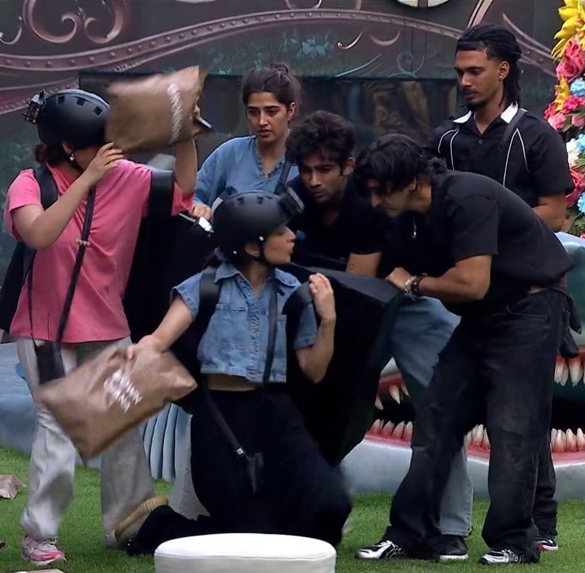 Maya_Rajvanshii's tweet photo. I must say Uditi has been incredibly strong in every task she’s taken on proving just how capable she is🔥❤️

#UditiSingh • #BiggBoss20 • #BB20 https://t.co/f7vTMpXJTg