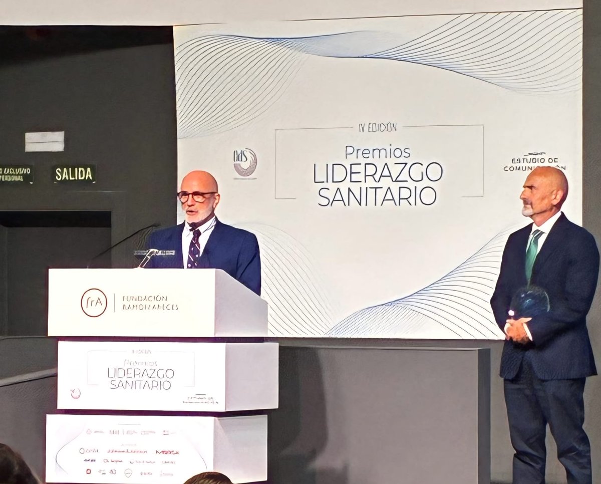 astursalud's tweet photo. 🏅El @GobAsturias y el @HUCA_Asturias reciben 𝗱𝗼𝘀 𝗽𝗿𝗲𝗺𝗶𝗼𝘀 𝗟𝗶𝗱𝗲𝗿𝗮𝘇𝗴𝗼 𝗦𝗮𝗻𝗶𝘁𝗮𝗿𝗶𝗼 por su estrategia de salud mental y su modelo de gestión hospitalaria

👉🏻Los galardones consolidan la 𝗮𝗽𝘂𝗲𝘀𝘁𝗮 𝗽𝗼𝗿 𝗹𝗮 𝗲𝘅𝗰𝗲𝗹𝗲𝗻𝗰𝗶𝗮 𝗱𝗲 𝗹𝗮 𝘀𝗮𝗻𝗶𝗱𝗮𝗱 𝗮𝘀𝘁𝘂𝗿𝗶𝗮𝗻𝗮 y se suman a otros reconocimientos nacionales obtenidos recientemente

Más ℹ️https://t.co/kH1UyodT1L