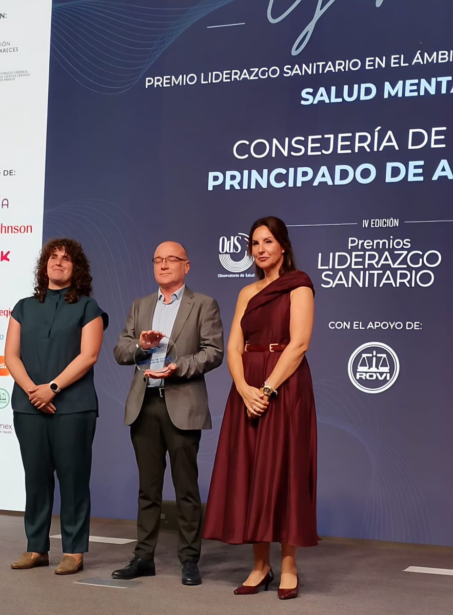 astursalud's tweet photo. 🏅El @GobAsturias y el @HUCA_Asturias reciben 𝗱𝗼𝘀 𝗽𝗿𝗲𝗺𝗶𝗼𝘀 𝗟𝗶𝗱𝗲𝗿𝗮𝘇𝗴𝗼 𝗦𝗮𝗻𝗶𝘁𝗮𝗿𝗶𝗼 por su estrategia de salud mental y su modelo de gestión hospitalaria

👉🏻Los galardones consolidan la 𝗮𝗽𝘂𝗲𝘀𝘁𝗮 𝗽𝗼𝗿 𝗹𝗮 𝗲𝘅𝗰𝗲𝗹𝗲𝗻𝗰𝗶𝗮 𝗱𝗲 𝗹𝗮 𝘀𝗮𝗻𝗶𝗱𝗮𝗱 𝗮𝘀𝘁𝘂𝗿𝗶𝗮𝗻𝗮 y se suman a otros reconocimientos nacionales obtenidos recientemente

Más ℹ️https://t.co/kH1UyodT1L