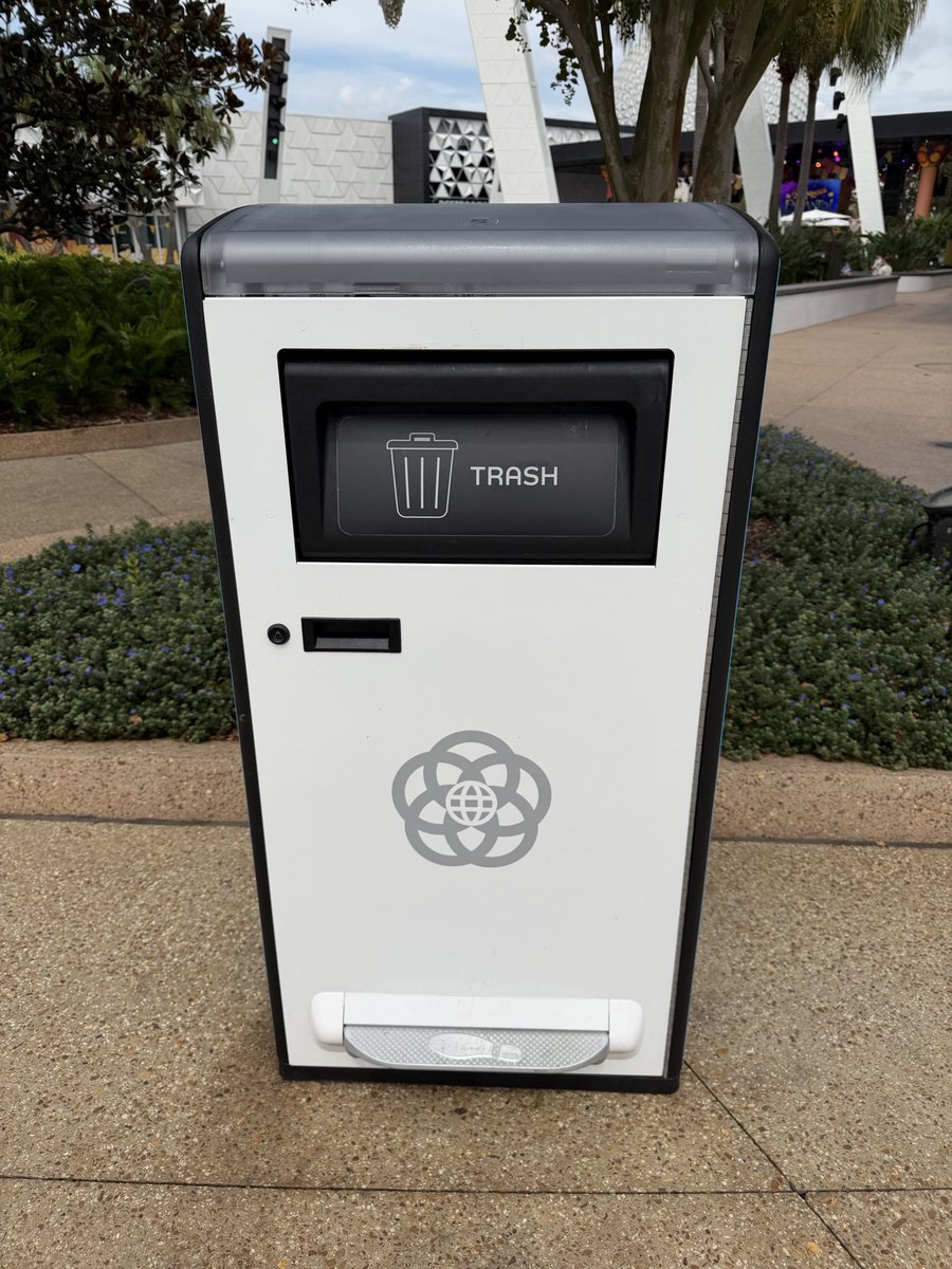 KevinSparrow8's tweet photo. Not a fan of the new trash can! https://t.co/vEGAWmgFwY