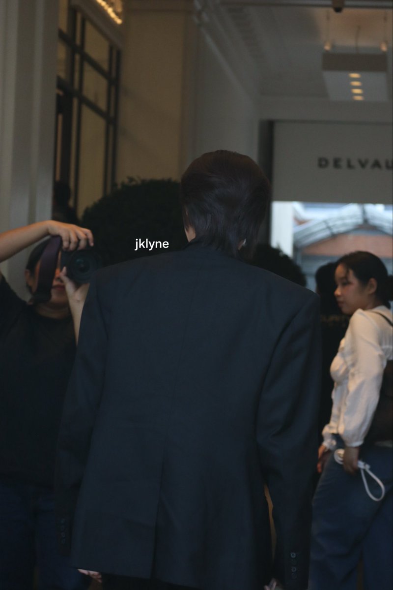 Jacklyne_369's tweet photo. Tall, handsome, broad shoulders ~ no wonder Jklyne wants to rely on phi ping seeing this naw 🙈

A DELVAUX MOMENT WITH NAMPING
#NampingxDelvaux
#Delvaux #nampingster https://t.co/U3Hn3Wfqff