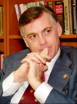 xestadominimo's tweet photo. "Los planes contra la pobreza generan más pobreza. La única forma de salir de la pobreza es con más libertad".

- Prof. Jesús Huerta de Soto - https://t.co/lTspxW9wF1