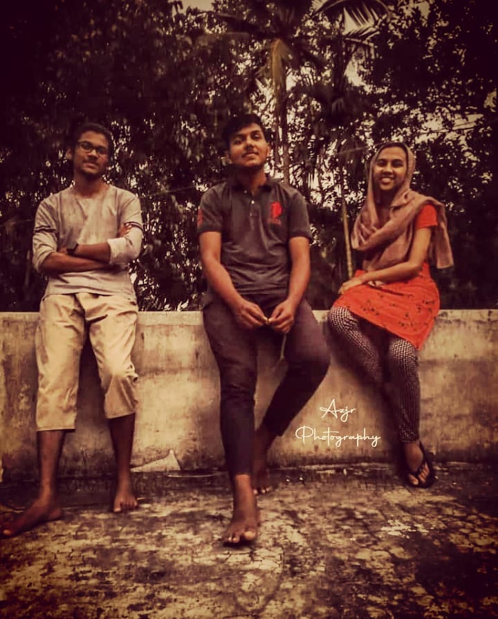 OteliaSpelba's tweet photo. Looking simple, but this gang is incomplete without our photographer. https://t.co/8tVwdEpKxp