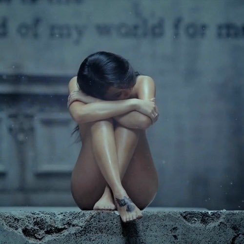 bomsoulmate's tweet photo. people nowadays gag over anything but we had cl naked in the missing you mv to portray the vulnerability of the song https://t.co/PuZB7XDmUM