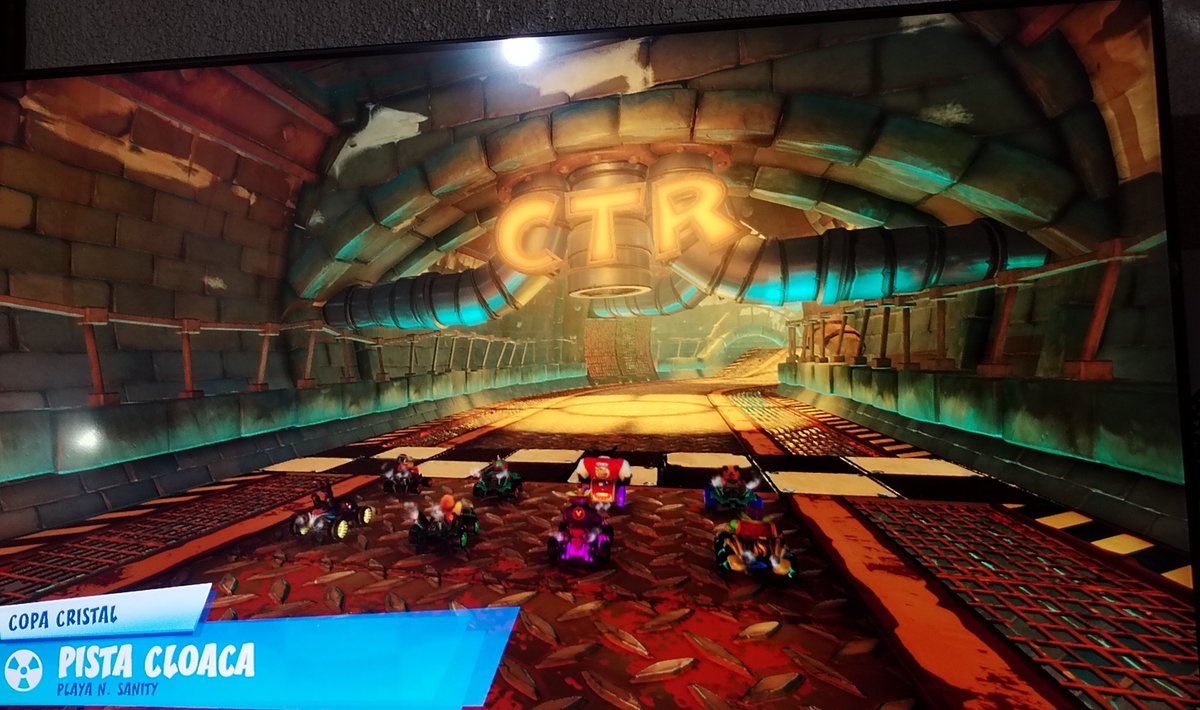 carlosfma05's tweet photo. Playing CTR Nitro Fueled yesterday with my family ✨🥭🌪️#Crash30 https://t.co/YfByLPQA5v