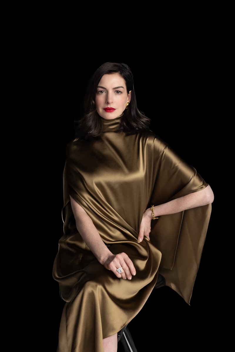 verityupdate's tweet photo. Nova imagem de Anne Hathaway como Verity Crawford em Verity. https://t.co/hr1CQm3cRh