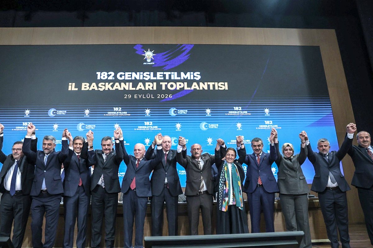mustafaciftcitr's tweet photo. TEŞKİLATIMIZLA OMUZ OMUZA, TÜRKİYE YÜZYILI’NA 🇹🇷

Muhterem Cumhurbaşkanımız @RTErdogan’ın riyasetlerinde gerçekleştirilen AK Parti 182. Genişletilmiş İl Başkanları Toplantımıza katıldık.

Türkiye’nin dört bir yanından gelen teşkilat mensuplarımızla bir araya gelerek ülkemizin gündemini ve milletimizin beklentilerini değerlendirdik.

Aziz milletimize layıkıyla hizmet etme şuuruyla, durmadan ve yorulmadan çalışma gayretimizi ilk günkü aşkla sürdürüyoruz.

Muhterem Cumhurbaşkanımızın engin tecrübesi ve dirayetli liderliği, Türkiye Yüzyılı yürüyüşümüzde bizlere her zaman en güçlü rehber olmaktadır.

Bu rehberliğin ışığında, milletimizden aldığımız güçle; ülkemizin huzuru, güvenliği ve refahı için omuz omuza çalışmaya kararlılıkla devam edeceğiz.

Toplantımızın ülkemiz, milletimiz ve teşkilatımız için hayırlara vesile olmasını temenni ediyorum.