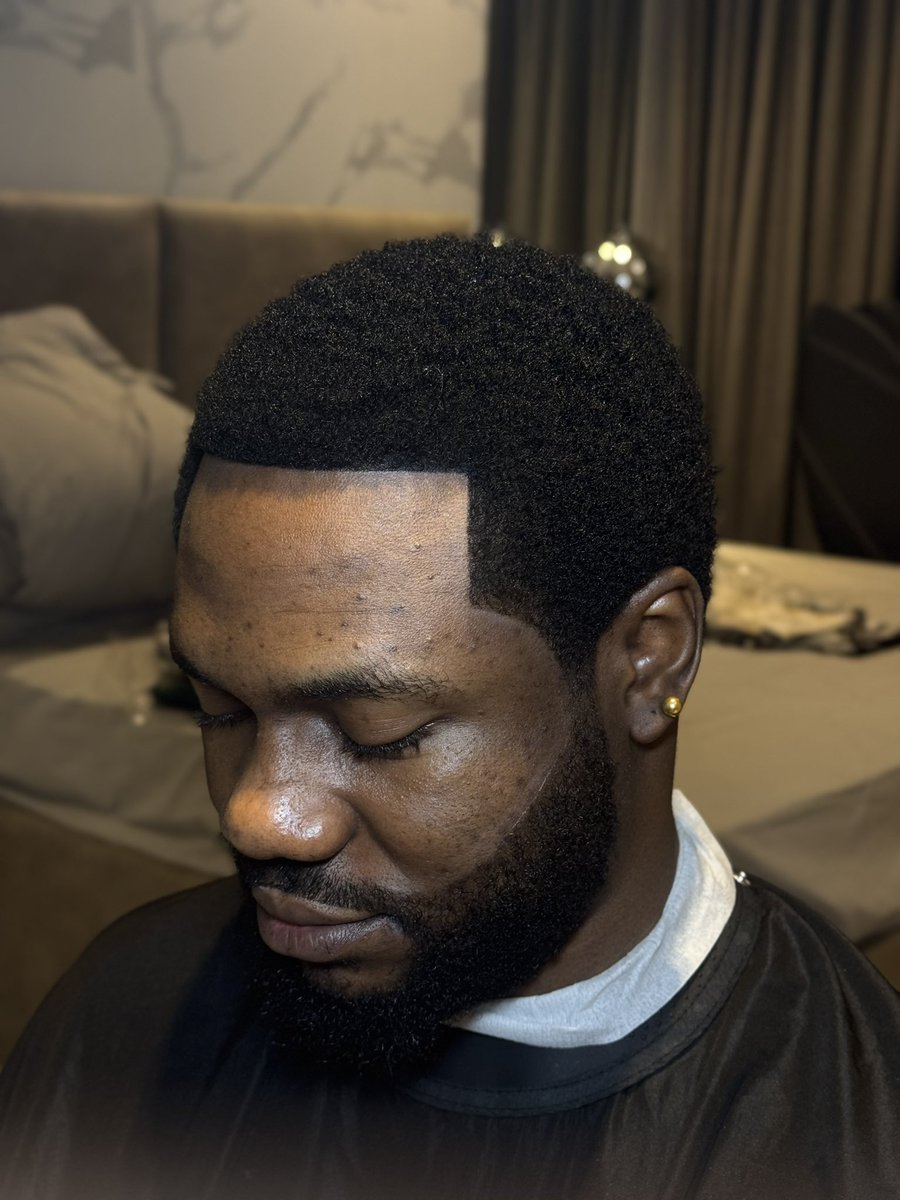 tronicscut's tweet photo. This haircut 🥵 https://t.co/Z9k425PVST