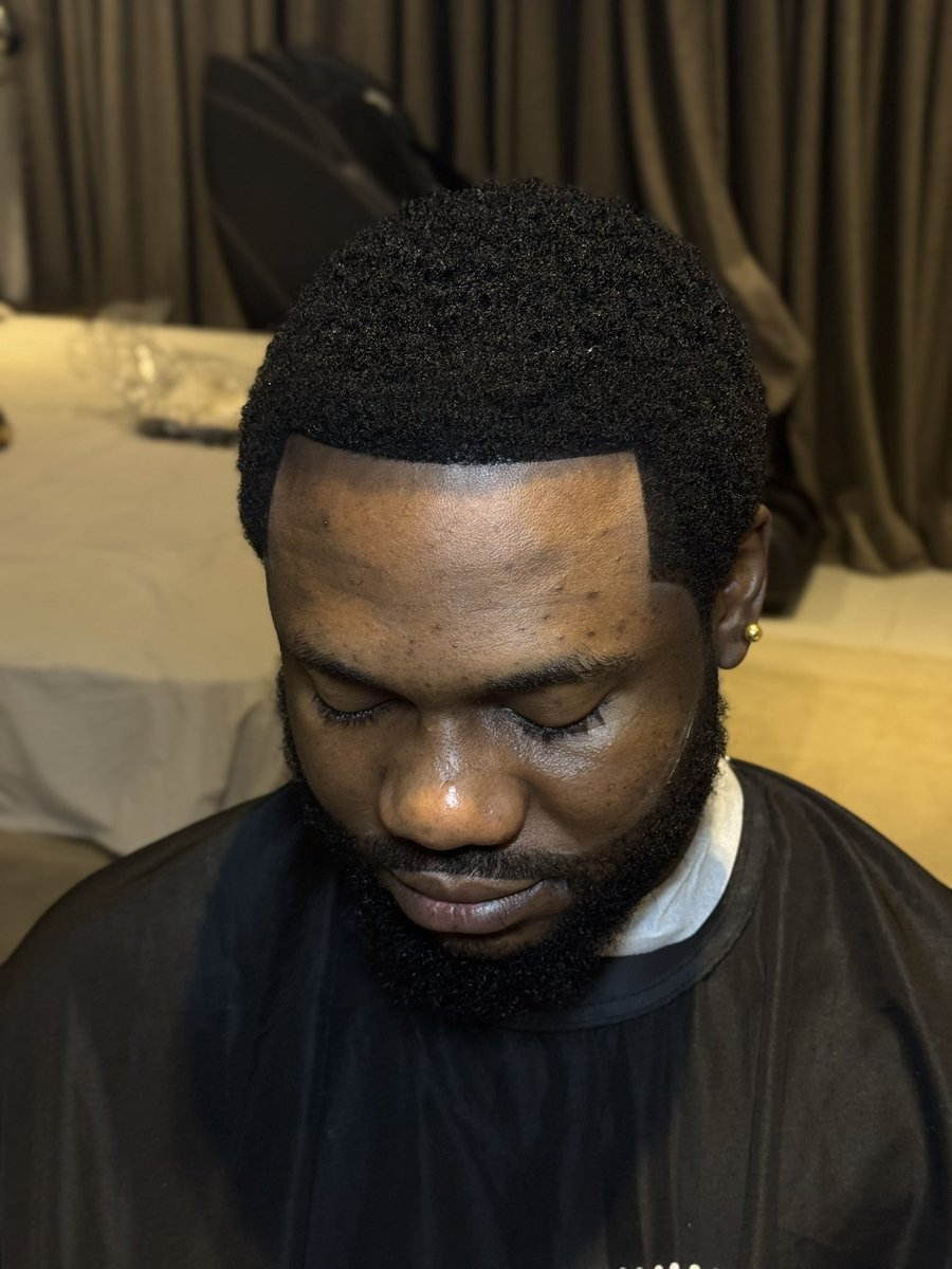 tronicscut's tweet photo. This haircut 🥵 https://t.co/Z9k425PVST