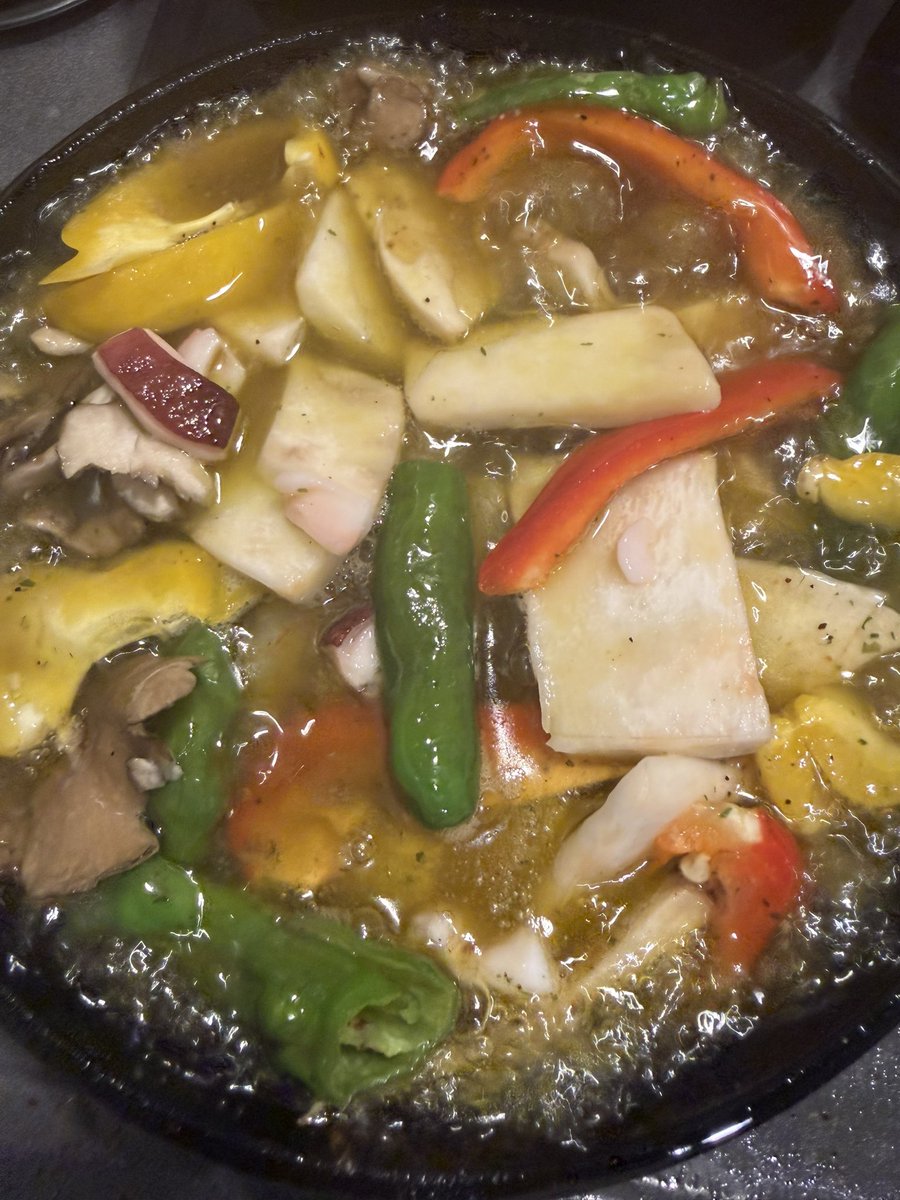 ororon0318's tweet photo. 今日はアヒージョしたわ♡
めちゃくちゃ美味しかったわ♡ https://t.co/w3CkCbI21p