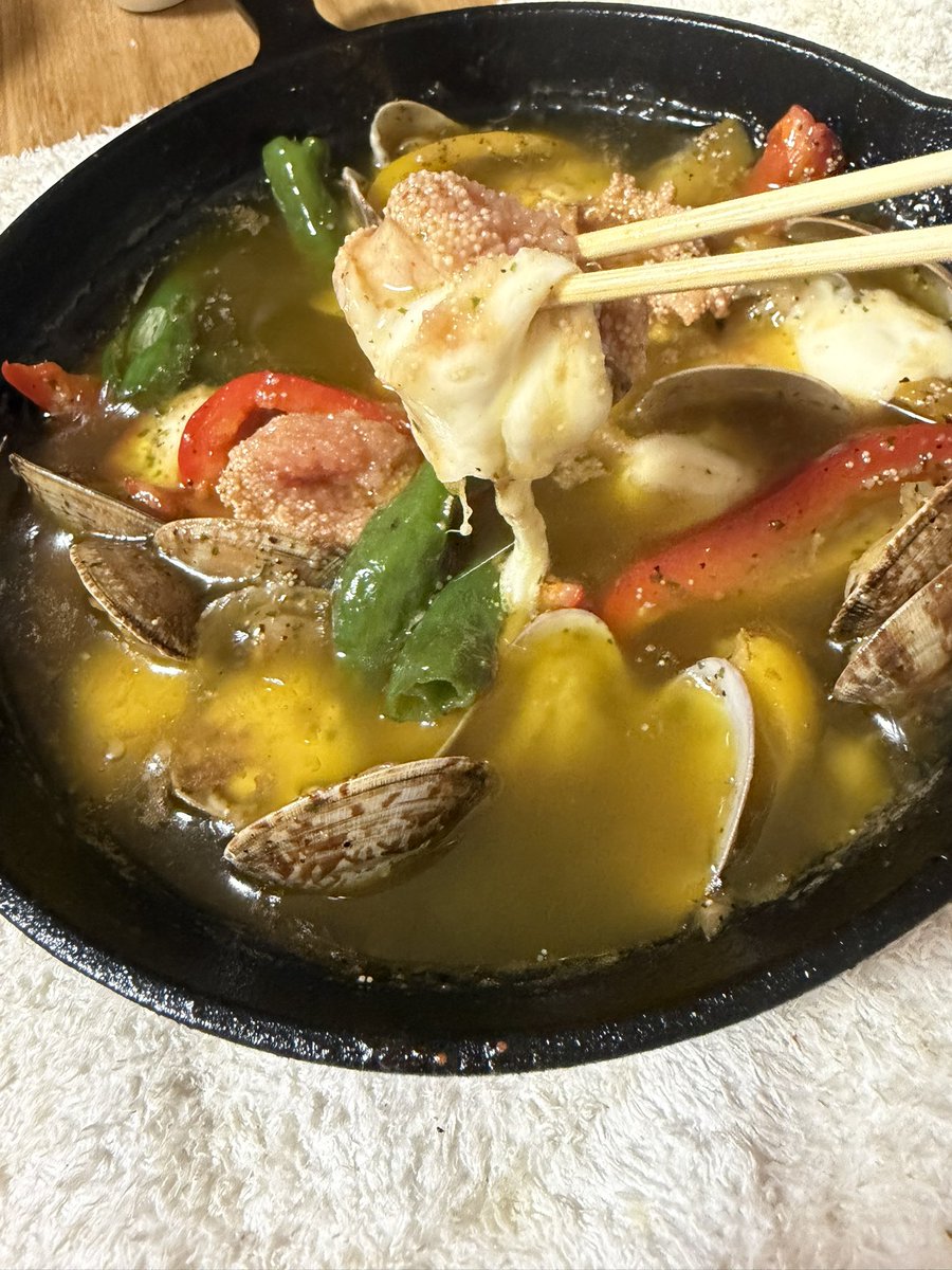 ororon0318's tweet photo. 今日はアヒージョしたわ♡
めちゃくちゃ美味しかったわ♡ https://t.co/w3CkCbI21p