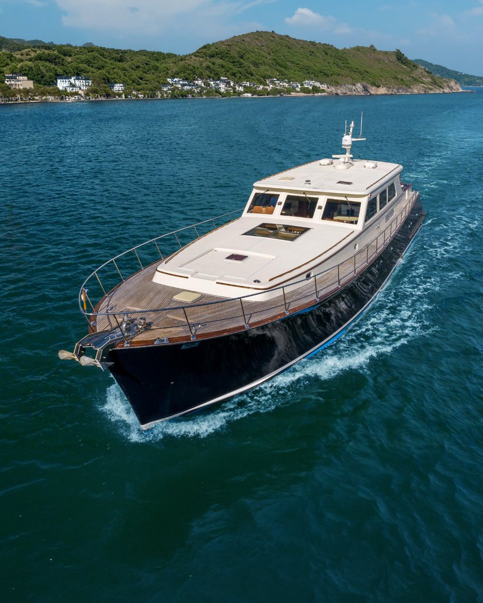 LukeBrownYachts's tweet photo. Interior Spotlight: ESSENCE, a 2006 Vicem 85 Classic in Palm Beach. Two rich wood salons, a king master suite with full-beam en suite, and 3 staterooms built for real cruising comfort. Offered at $1,395,000. Contact broker Paul Denton, 386-295-4668, pd@lukebrown.com.
#Vicem85 https://t.co/ZmmB0kEf50