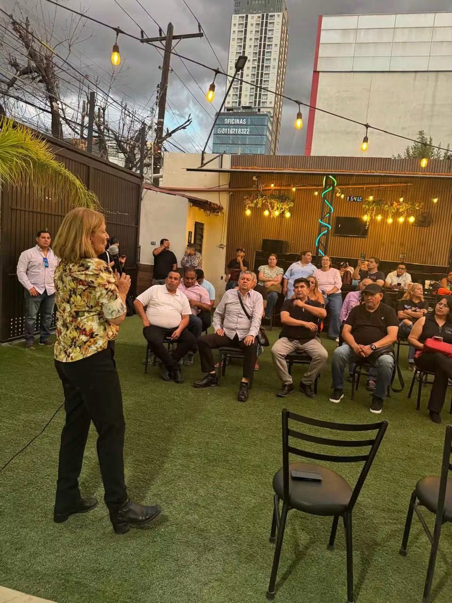 RoveJuly's tweet photo. @SicarioPolitica @tatclouthier Esta apestada por lo de #casadebolsaVector por el lavador #alfonsoromo . Ya tiene muchas broncas morena eso y que de plano no la armo https://t.co/UifX8FsV5s