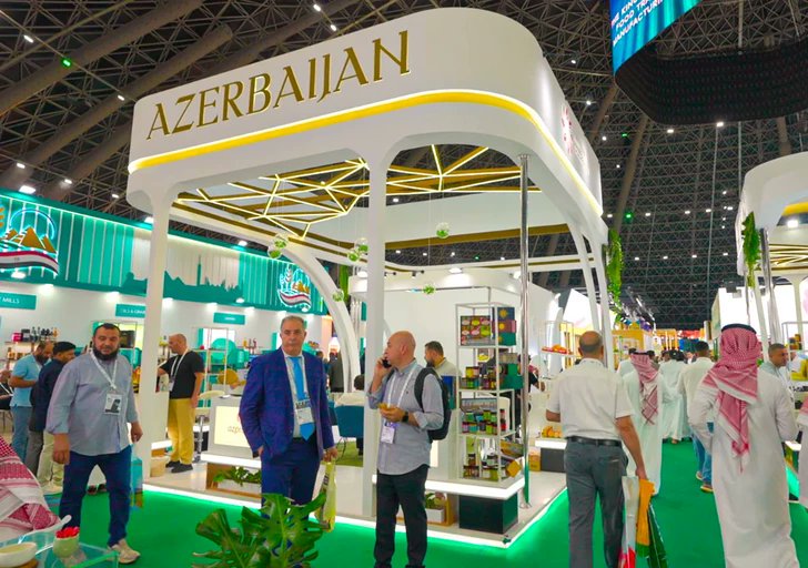 MediaAz1's tweet photo. Азербайджанская продукция представлена на выставке в Саудовской Аравии.

▶️ https://t.co/PmFGsAxhKf

#новости #mediaaz #Азербайджан #выставка #SaudiFoodShow #MadeInAzerbaijan #AZPROMO #товар #ассортимент https://t.co/HoC69t0JCA
